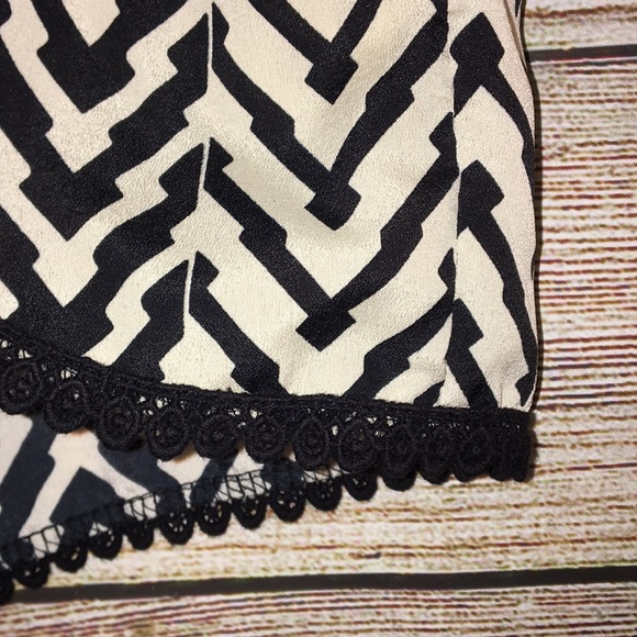 Love Culture Black Chevron Shorts - Picture 9 of 11